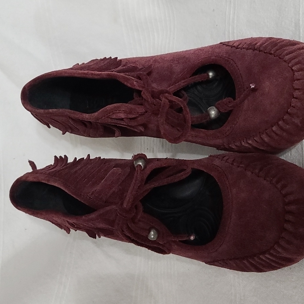 Born Burgandy Leather Moccasin Style Fringed Heeled Booties Size 6.5 EUC - Picture 5 of 12
